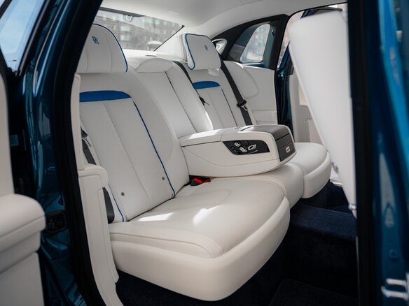 2026 Rolls-Royce Ghost II Рестайлинг (Series II), синий - вид 10