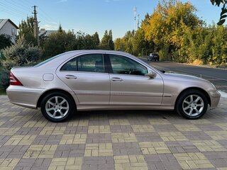 2005 Mercedes-Benz C-Класс 200 II (W203) Рестайлинг, розовый, 735000 рублей, вид 3