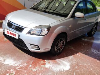 2010 Kia Rio II Рестайлинг, серебристый, 350000 рублей, вид 1