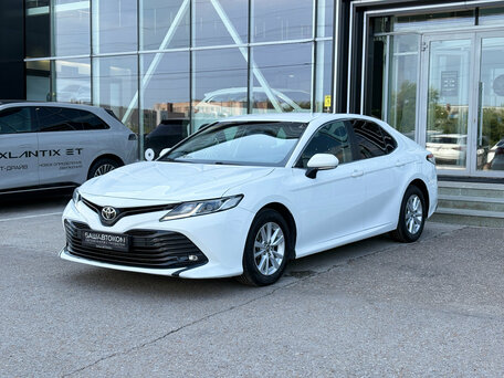 Toyota Camry VIII (XV70)