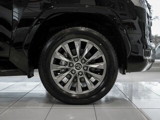 2026 Toyota Land Cruiser 300 Series, чёрный, 17400000 рублей, вид 3