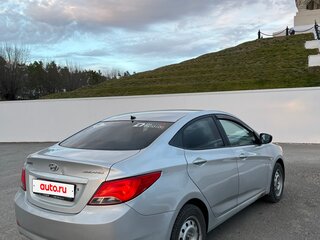 2014 Hyundai Solaris I Рестайлинг, серебристый, 590000 рублей, вид 4