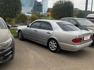 1998 Mercedes-Benz E-Класс 200 II (W210, S210), серебристый, 320000 рублей, вид 4