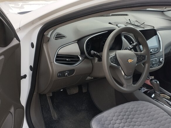 2019 Chevrolet Malibu IX Рестайлинг, белый, 1550000 рублей - вид 8