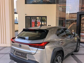 2023 Lexus UX 300e I, серебристый, 2899666 рублей, вид 3