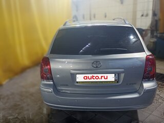 2007 Toyota Avensis II Рестайлинг, серебристый, 900000 рублей, вид 3