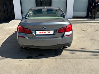 2010 BMW 5 серии 550i xDrive VI (F10/F11/F07), серый, 1850000 рублей, вид 3