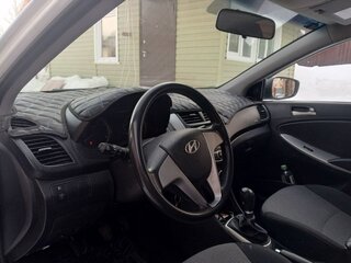 2013 Hyundai Solaris I, белый, 700000 рублей, вид 4