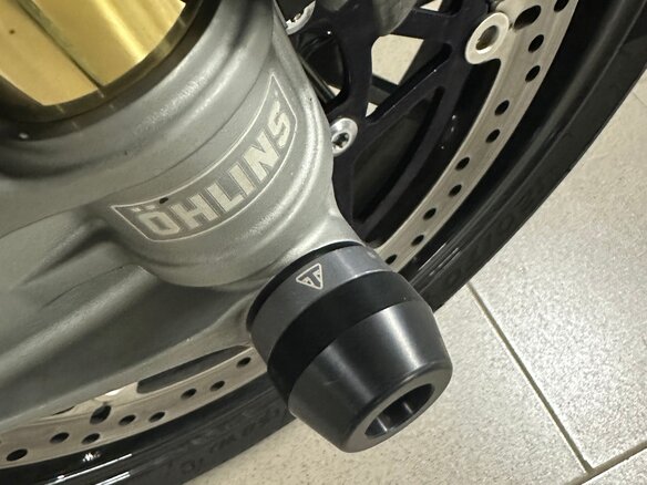2021 Triumph Speed Triple, серый, 1250000 рублей - вид 7