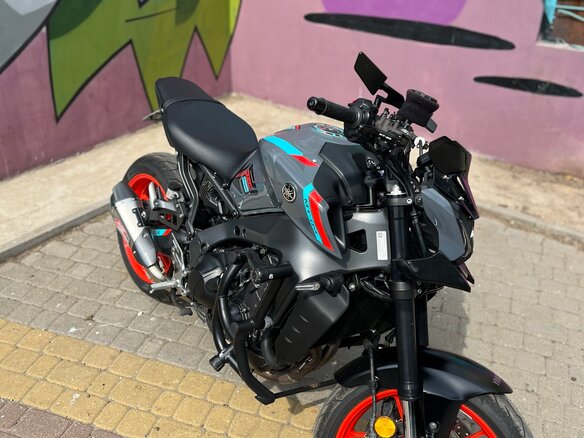 2021 Yamaha MT-09 (FZ-09), серый, 1050000 рублей - вид 5