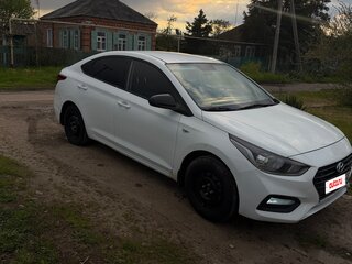 2017 Hyundai Solaris II, белый, 760000 рублей, вид 2