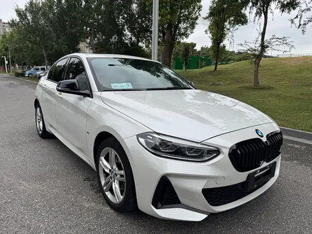 2023 BMW 1 серии 120i III (F52) Рестайлинг, белый, 1891699 рублей, вид 3