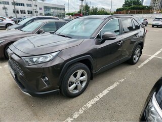 2020 Toyota RAV4 V (XA50), коричневый, 2695000 рублей, вид 1