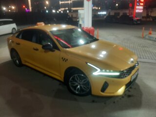 2020 Kia K5 III, жёлтый, 1499000 рублей, вид 1