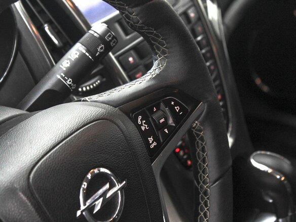 2012 Opel Astra J, красный - вид 20