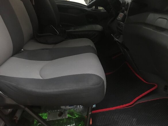 2011 Iveco Daily, красный, 1470000 рублей - вид 2