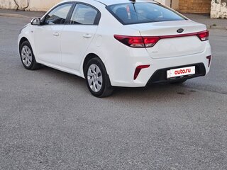 2017 Kia Rio IV, белый, 620000 рублей, вид 4
