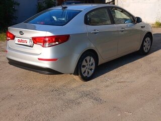 2017 Kia Rio III Рестайлинг, серебристый, 930000 рублей, вид 5
