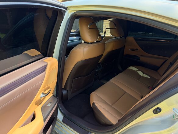 2021 Lexus ES 300h VII Рестайлинг, серый, 4150000 рублей - вид 12
