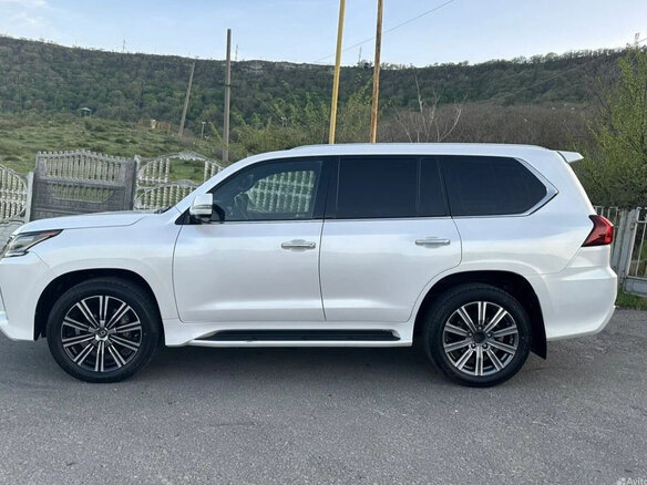 2018 Lexus LX 570 III Рестайлинг 2, белый, 7300000 рублей - вид 2