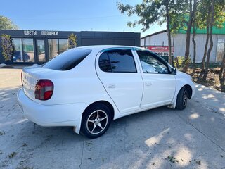 2001 Toyota Platz, белый, 360000 рублей, вид 3