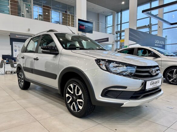 2025 Lada (ВАЗ) Granta Cross I Рестайлинг, серебристый - вид 2
