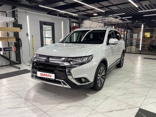 2019 Mitsubishi Outlander III Рестайлинг 3, белый, 2200000 рублей, вид 3