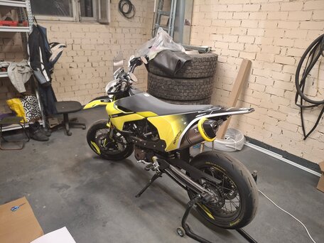 2021 Husqvarna 701 Supermoto, белый, 850000 рублей, вид 4