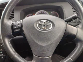 2011 Toyota ISis I Рестайлинг, чёрный, 1260000 рублей, вид 2