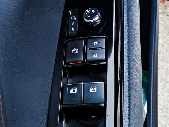 2019 Toyota Camry VIII (XV70), белый, 3700000 рублей - вид 25