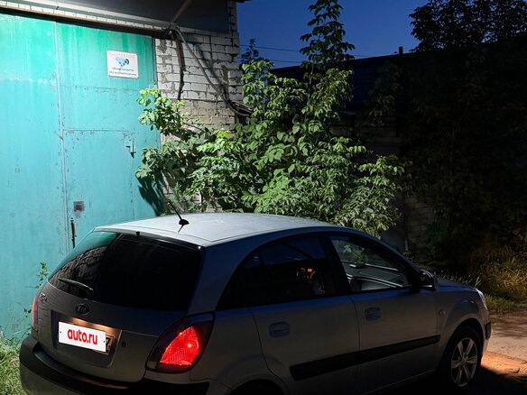 2009 Kia Rio II Рестайлинг, серебристый, 470000 рублей - вид 4