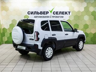 2024 Lada (ВАЗ) Niva Travel I, белый, 910000 рублей, вид 2