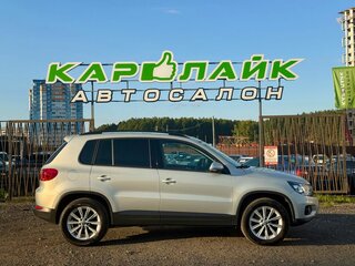 2016 Volkswagen Tiguan I Рестайлинг, серебристый, 1849000 рублей, вид 3