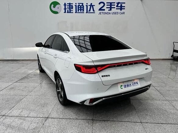 2022 Geely Emgrand II, белый - вид 3