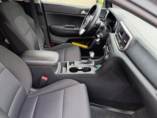 2019 Kia Sportage IV Рестайлинг, серебристый, 2220000 рублей, вид 5