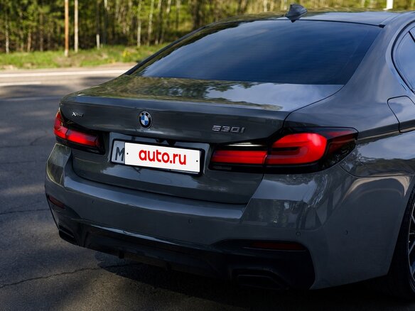 2020 BMW 5 серии 530i xDrive VII (G30/G31/G38) Рестайлинг, серый, 6000000 рублей - вид 4
