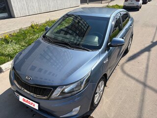2014 Kia Rio 5-speed III, голубой, 870000 рублей, вид 3