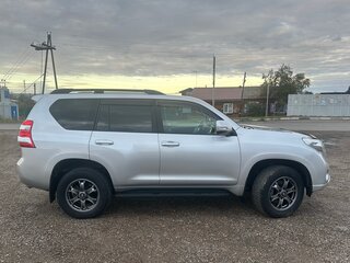 2016 Toyota Land Cruiser Prado 150 Series Рестайлинг 1, серебристый, 3999999 рублей, вид 4