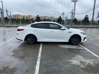 2020 Kia Optima IV Рестайлинг, белый, 1550000 рублей, вид 2