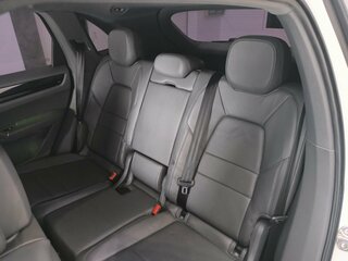 2020 Porsche Cayenne III, белый, 6200000 рублей, вид 4