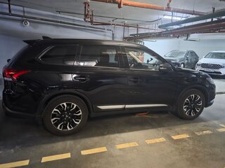 2022 Mitsubishi Outlander III Рестайлинг 3, чёрный, 2900000 рублей, вид 3