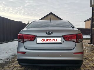2016 Kia Rio III Рестайлинг, серебристый, 1100000 рублей, вид 5