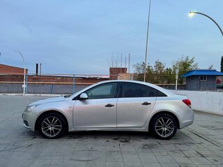 2012 Chevrolet Cruze I Рестайлинг, серебристый, 600000 рублей, вид 5