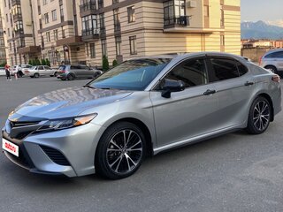 2019 Toyota Camry US Market VIII (XV70), серый, 2600000 рублей, вид 1