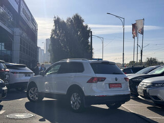 2021 Volkswagen Tiguan II Рестайлинг, белый, 2449000 рублей, вид 4