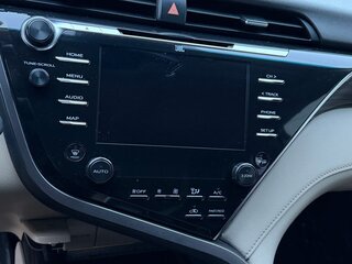 2018 Toyota Camry VIII (XV70), белый, 2550000 рублей, вид 3