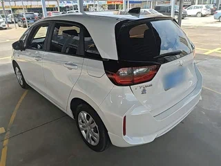 2023 Honda Fit IV Рестайлинг, белый, 1050000 рублей, вид 4