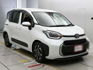 2024 Toyota Sienta III, белый, 1100000 рублей, вид 3