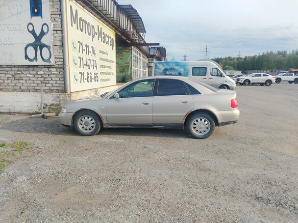 1999 Audi A4 I (B5) Рестайлинг, серебристый, 400000 рублей - вид 3
