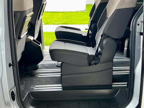 2022 Volkswagen Multivan T7, серебристый, 4550000 рублей - вид 17